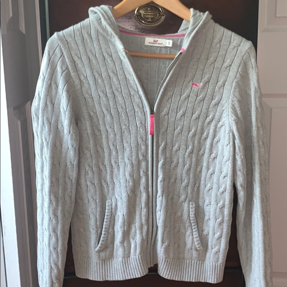 Vineyard vines girls jacket with hoodie.